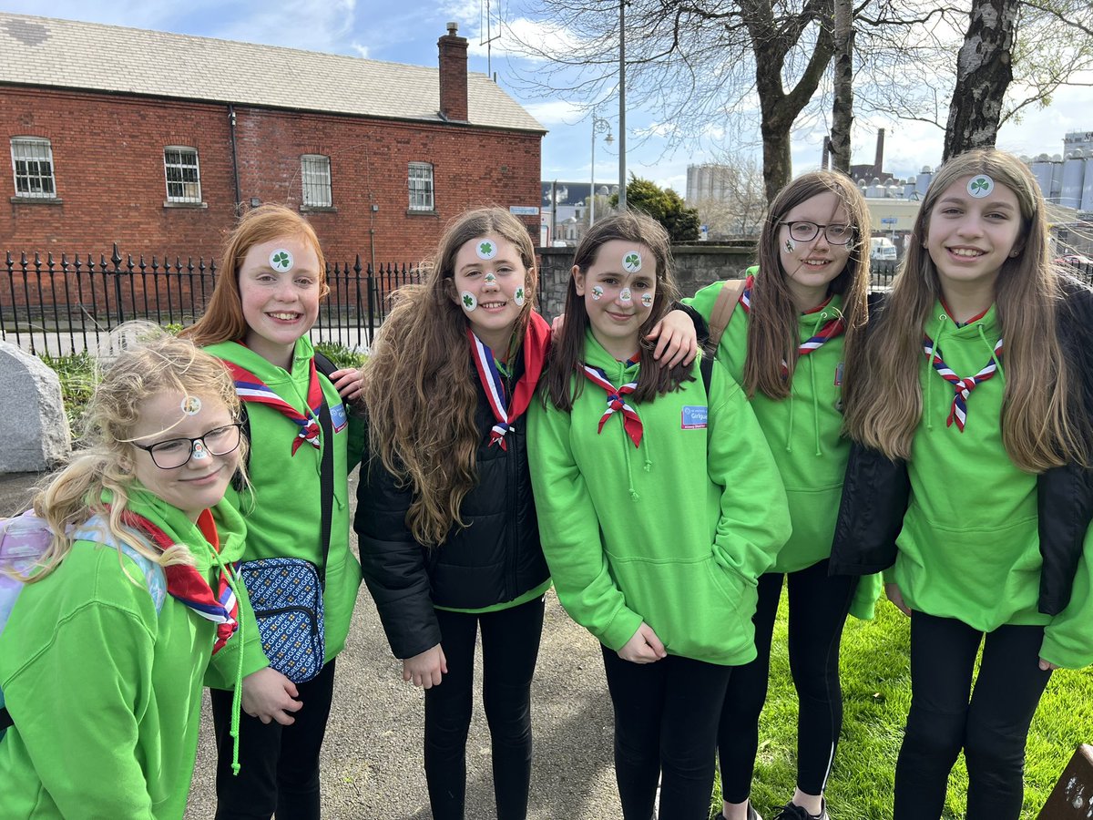 Spreading the Irish joy with stickers to Edinburgh and Peterhead teams   <a href="/GGAyrshireSouth/">Girlguiding Ayrshire South County</a> <a href="/GirlguidingScot/">Girlguiding Scotland</a> <a href="/ScotlandINTOPS/">ScotlandINTOPS</a>  #DartToDublin ☘️☘️☘️😍😍😍