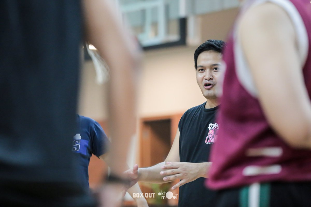 Ranaditya's tweet photo. Shots from #BoxOutID Pickup Game: Ramadan Edition.
Had the privilege of playing at the tidy new Kyzn Kuningan. Thanks to everyone who balled out! https://t.co/wy8bA8uKEC