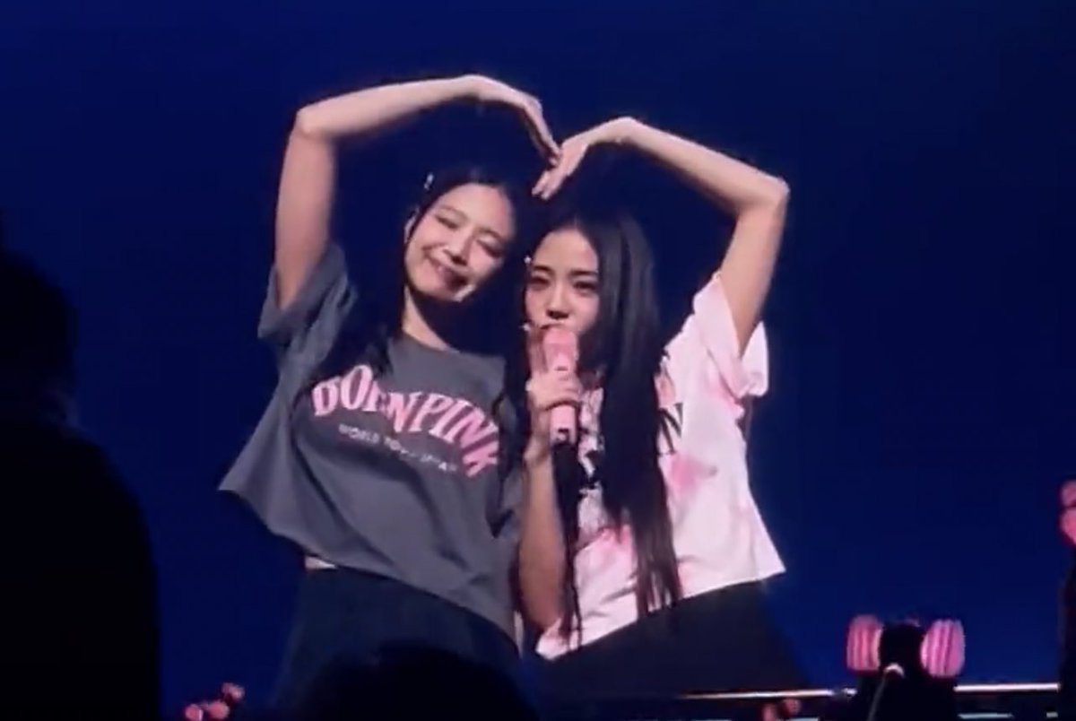 official_jensoo's tweet photo. JJ 🙆🏻‍♀️🔫🌺 https://t.co/7rdcqJFh6V
