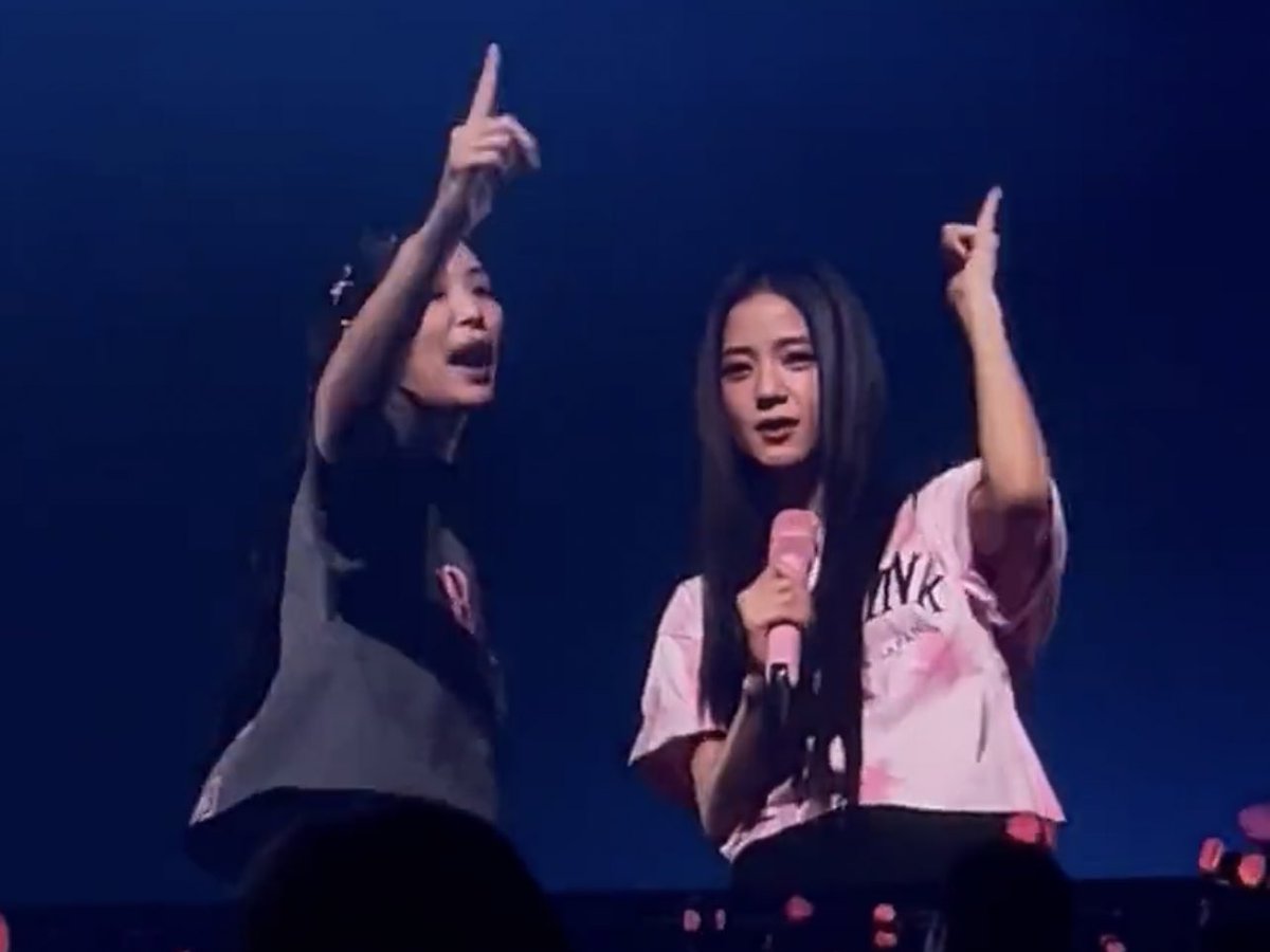 official_jensoo's tweet photo. JJ 🙆🏻‍♀️🔫🌺 https://t.co/7rdcqJFh6V