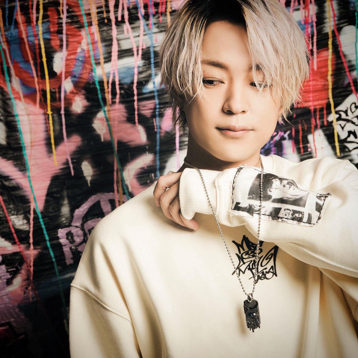 DearestCROWN's tweet photo. 【Dearest CROWN 作品紹介】
Graffiti Tag -Dearest CROWN-
(2020)
"Mr.SunFace"と"Dearest CROWN"の
共同アート作品
『新しい挑戦が、新しいアクセサリーを創ってゆく。
世界中に笑顔とアートが溢れる日常を信じて。』Love&amp;Peace
#silver925 #dearestcrown #art #graffiti https://t.co/zA3k5b5BCO