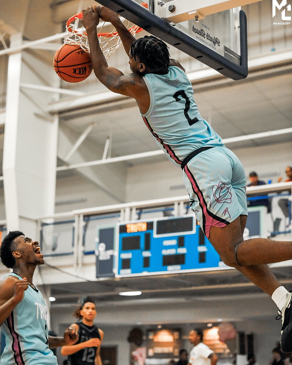 THE REMATCH 🗣️ Twin Hoops vs. Truth AAU gave us a MOVIE 📽️ last year for the Championship at Myrtle Beach Live.. today in Greensboro they face off again 👀 10:00am ⏰
Who… will… win⁉️

#BIGSHOTS #AtlanticCoastTipOff ☄️

Tag who you see 📌

📸: @mc_imagery