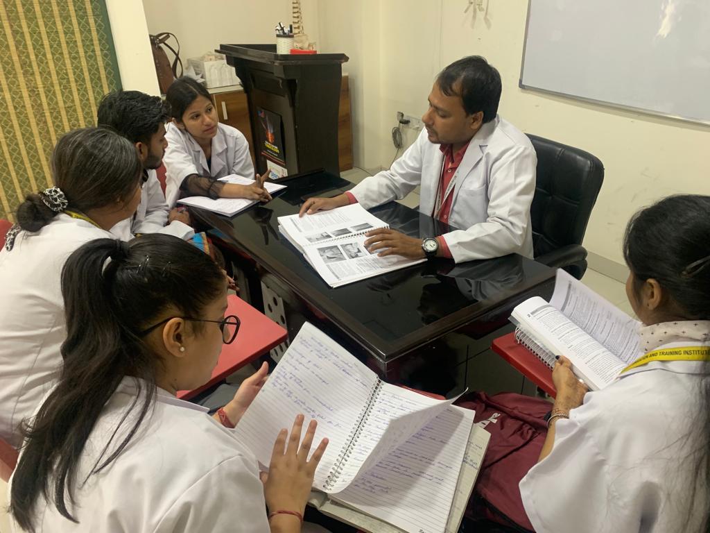 StarEduOfficial's tweet photo. EXTRA CLASS conducted for our Radiology batch students , who missed their important topics.

Students can also opt for individual special class, if they are not clear about any particular topic.

#ExtraClasses #BackupClasses #Students #ParamedicalCourses #Radiologystudents https://t.co/WlfoLh4kC1