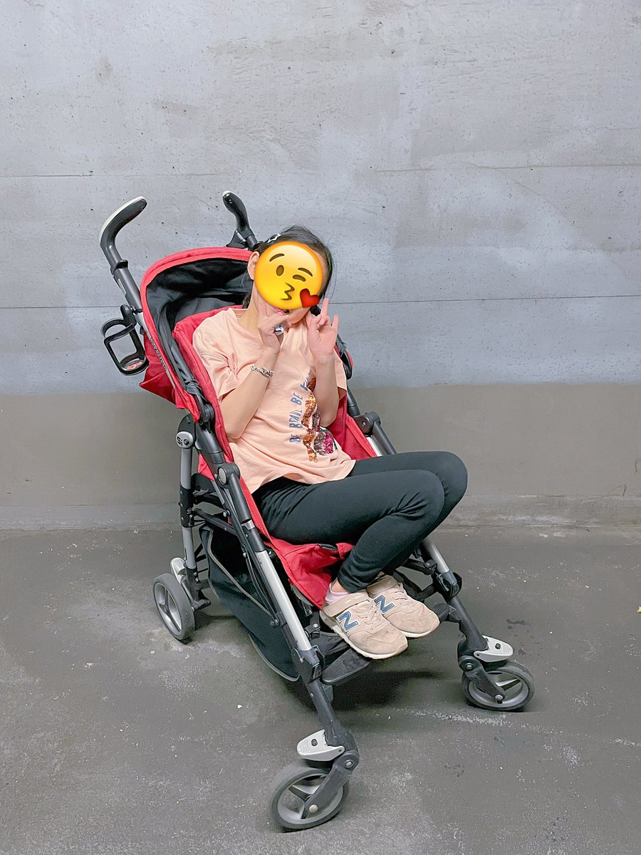 mamizooo311's tweet image. 8年前に購入し、数年使ってなかったベビーカーとお別れ…
ありがとう #katoji 
2人の子供達の思い出盛り沢山や❤️
しっかりとした剛性があったお陰で、壊れる事なく感謝です。
新生児から5歳くらいまでなんだかんだお世話になったなぁ。

#katoji #pegperego
