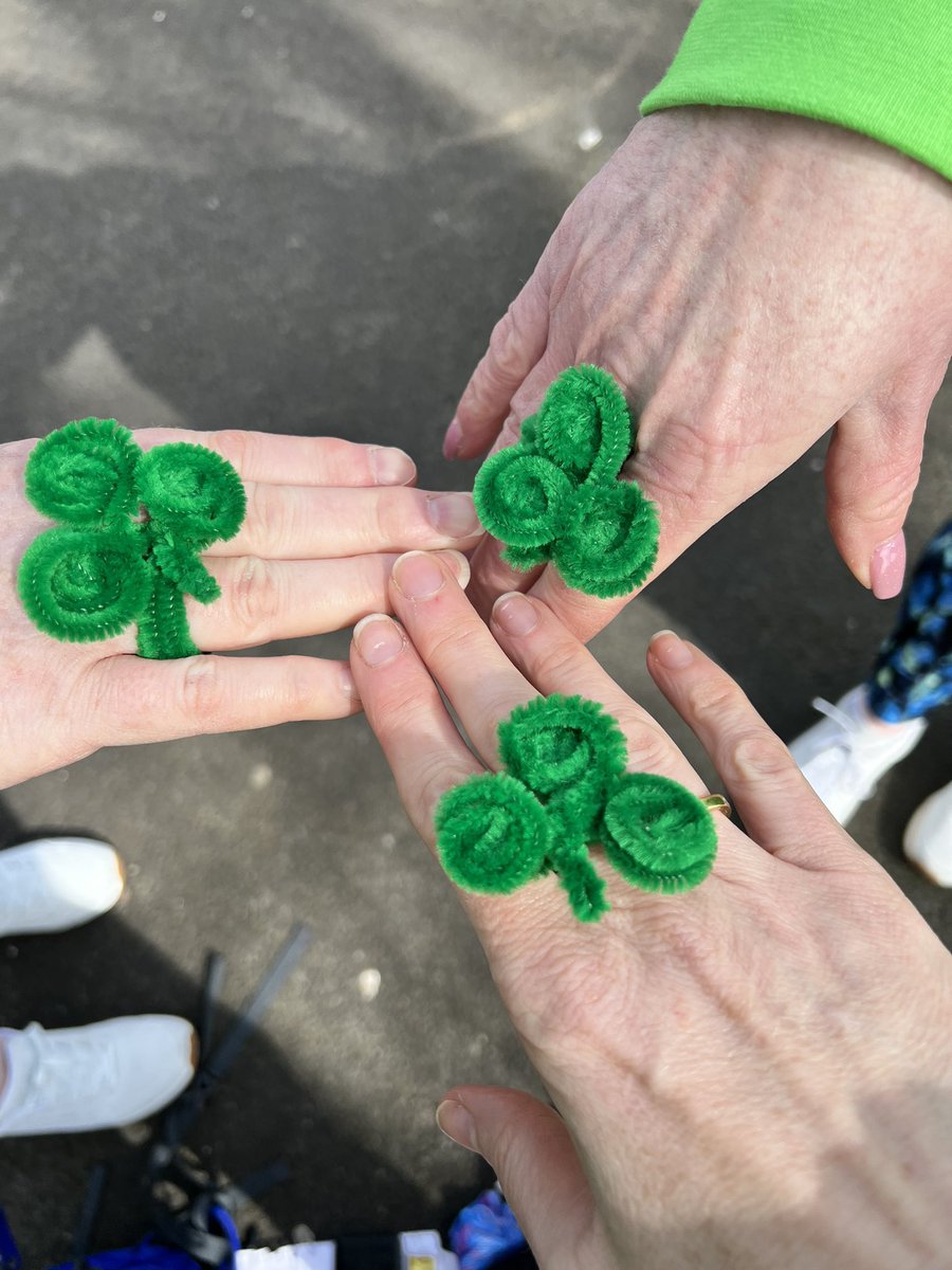 Alloway Team A leaders fashionably accessorised!!! 💍 <a href="/GirlguidingScot/">Girlguiding Scotland</a> <a href="/GGAyrshireSouth/">Girlguiding Ayrshire South County</a> <a href="/ScotlandINTOPS/">ScotlandINTOPS</a>  #DartToDublin