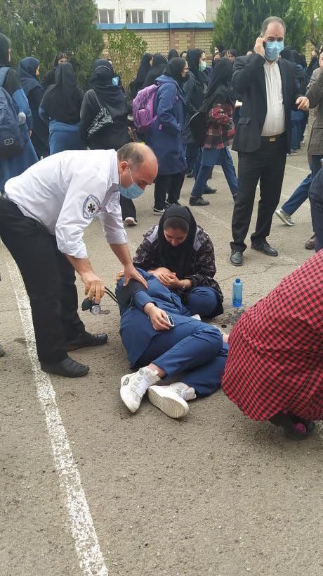 AlertaMundoNews's tweet photo. 🇮🇷 | URGENTE: El régimen de Irán acaba de atacar con gases químicos la escuela primaria de niñas Saadi en Urmia. https://t.co/Yiy2O3Gb50