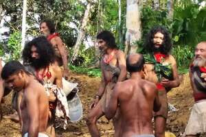 Survival's tweet photo. Rare photo of uncontacted Hongana Manyawa ppl in brief contact w outsiders. Mining companies are hungry for nickel on their land. @Tesla &amp; other electric car companies mustn't use nickel that leads to the end of the Hongana Manyawa. https://t.co/n9tPjPcJ8d https://t.co/Hr5uX10Owi