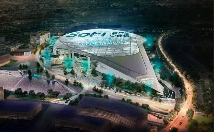ellaatmidnighTS's tweet photo. Taylor Swift will become the first artist in history to play 5 consecutive shows at the So-Fi Stadium in Los Angeles, CA with a capacity of +70,000.

She will surpass BTS’s record with 4 shows. #TheErasTour #midnighTS https://t.co/E7LY0BnOu3