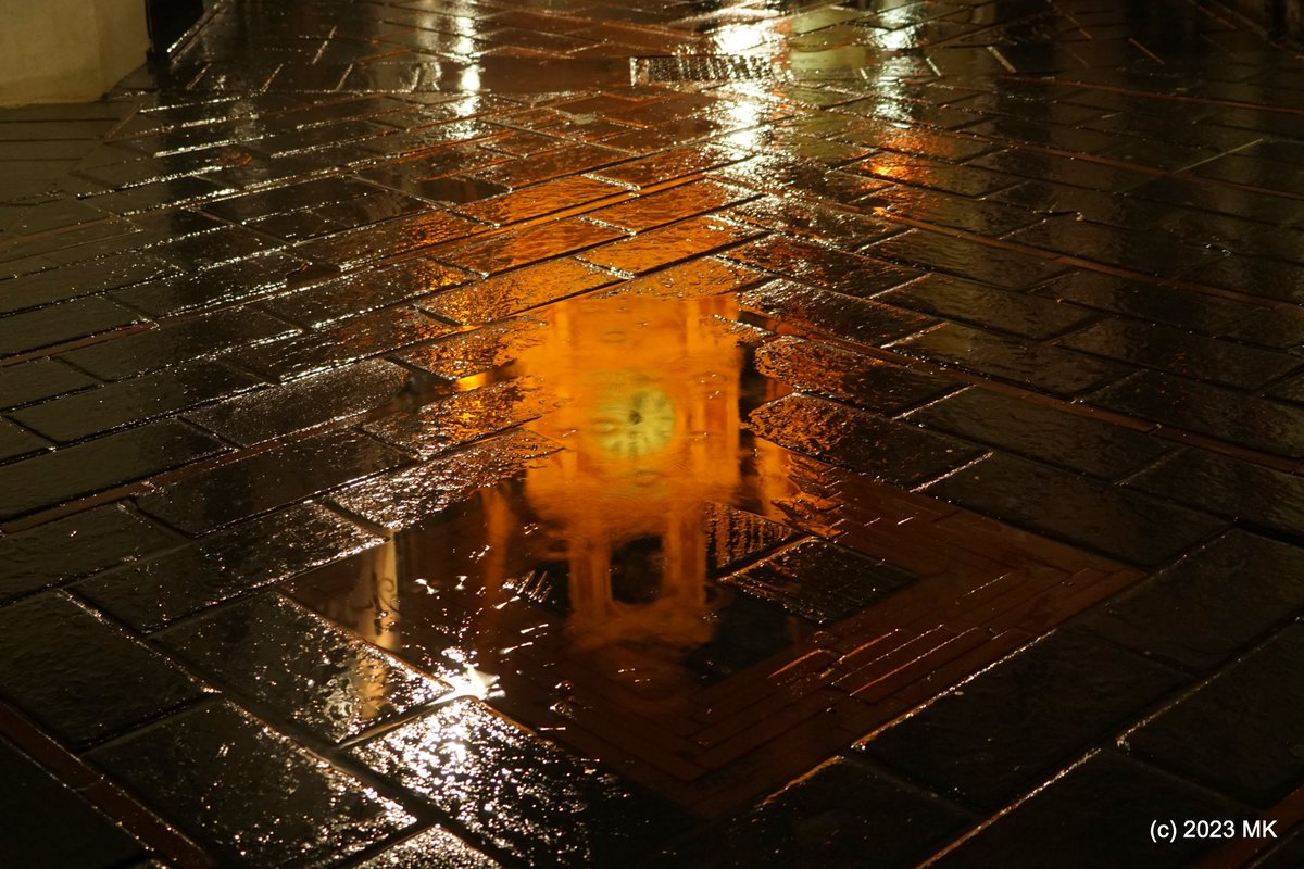 wiesenbacher's tweet photo. @SingingLehrerin #photography #puddlereflections #thephotohour #pfützen #NightPhotography https://t.co/xEiu5onXLX