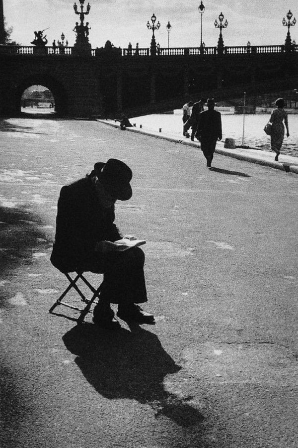 literlandweb1's tweet photo. "No leer es como vivir en un mundo sin oxígeno...Leer nos salva del horror del mundo...A lo largo de la Historia los libros han ayudado a la liberación de la gente. Leer te hace más sabio, más libre, más fuerte". Rosa Montero https://t.co/9GXHzyb0VV