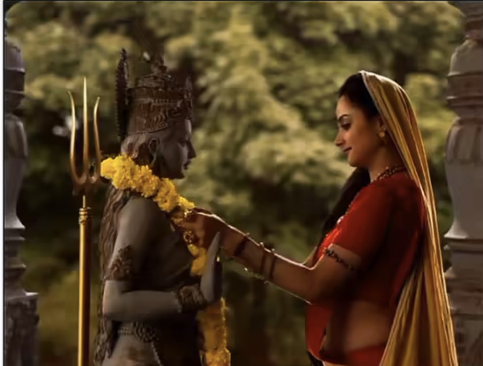 Apoorva54185265's tweet photo. #गंगा जैसी पवित्र हूँ मैं, शिव जैसे सिर पे सजा पाओगे क्या.. राधा जैसी तड़प है दिल में, कृष्ण के भांति प्रेम जता पाओगे क्या.. सीता जैसी वन का चयन करलू मै, राम जैसे इन रावणों से बचा पाओगे क्या..  #LifeIsBeautiful #quoteoftheday #HarHarMahadevॐ #MyThoughts https://t.co/rAV6RemfL7