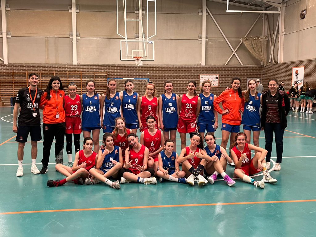CDRaCa's tweet photo. Nuestras Infas, siguen disfrutando por Cartagena.
Gran victoria esta mañana y a seguir Sonriendo 😁
#OrgulloRaca!!!🖤❤️🖤
🏀🏀🏀 https://t.co/XVQPUwphde