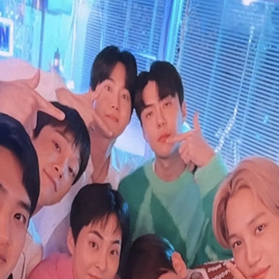 xunhuas's tweet photo. Junmyeon and Sehun during EXO’s group photo time today~! 😭🫶🏻 https://t.co/30jHc9wCrl
