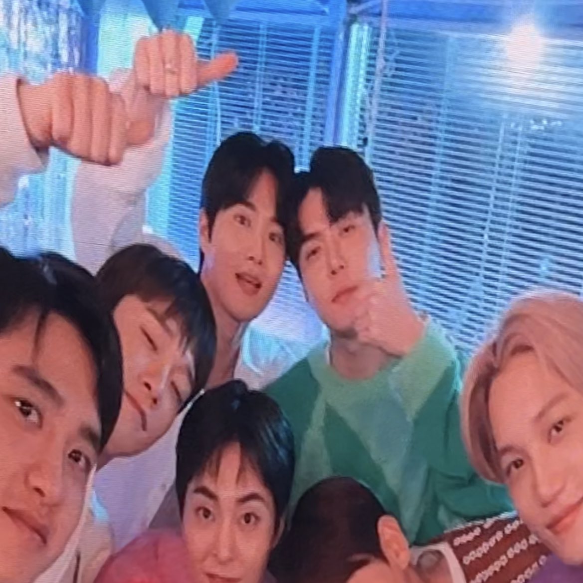 xunhuas's tweet photo. Junmyeon and Sehun during EXO’s group photo time today~! 😭🫶🏻 https://t.co/30jHc9wCrl