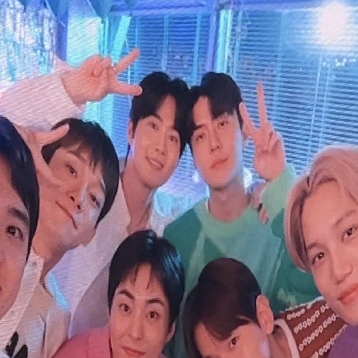 xunhuas's tweet photo. Junmyeon and Sehun during EXO’s group photo time today~! 😭🫶🏻 https://t.co/30jHc9wCrl