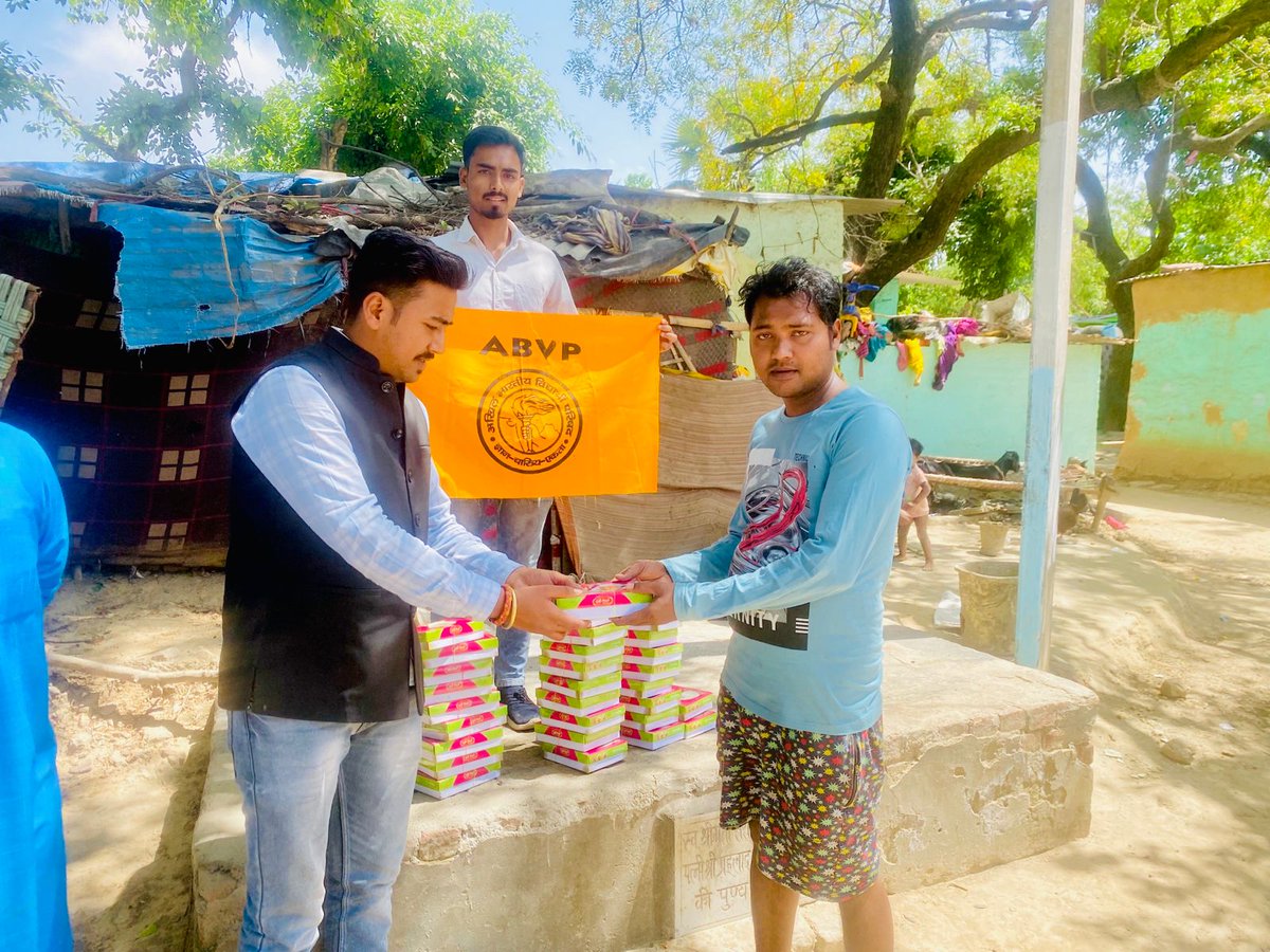 abvpbraj's tweet photo. जनपद शाहजहांपुर में अभाविप के आयाम स्टूडेंट फॉर सेवा (SFS) द्वारा इंदिरा नगर स्थित कुष्ठ आश्रम में भोजन वितरण किया गया।
#SFSBraj https://t.co/PsxhWJFrNg