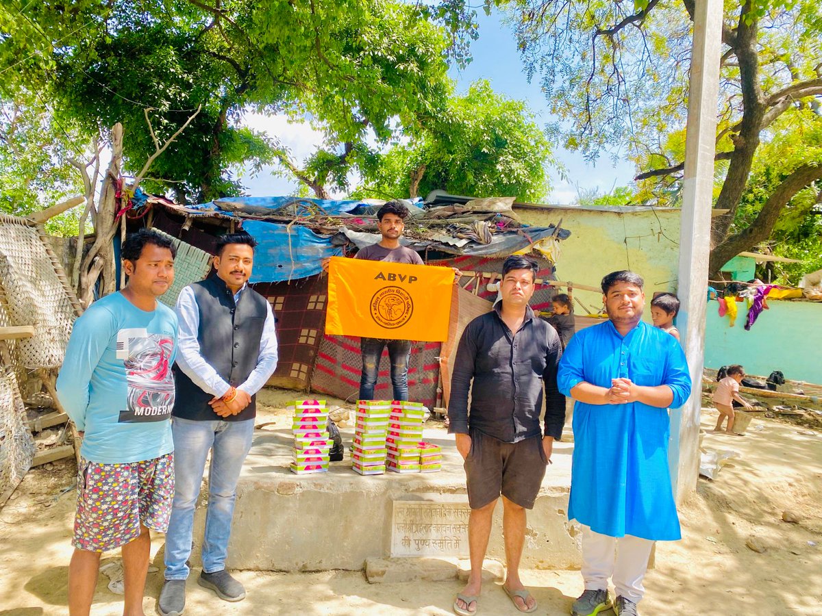 abvpbraj's tweet photo. जनपद शाहजहांपुर में अभाविप के आयाम स्टूडेंट फॉर सेवा (SFS) द्वारा इंदिरा नगर स्थित कुष्ठ आश्रम में भोजन वितरण किया गया।
#SFSBraj https://t.co/PsxhWJFrNg