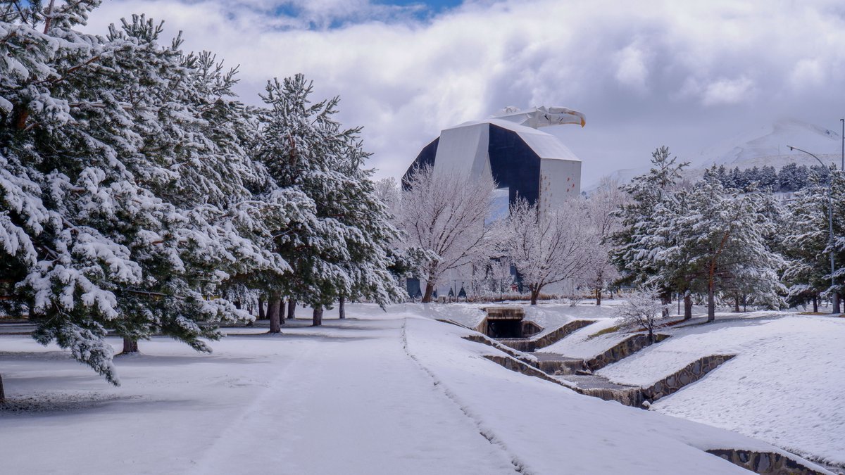 Kampüste bir Nisan sabahı...

#AtatürkÜniversitesi | #Erzurum