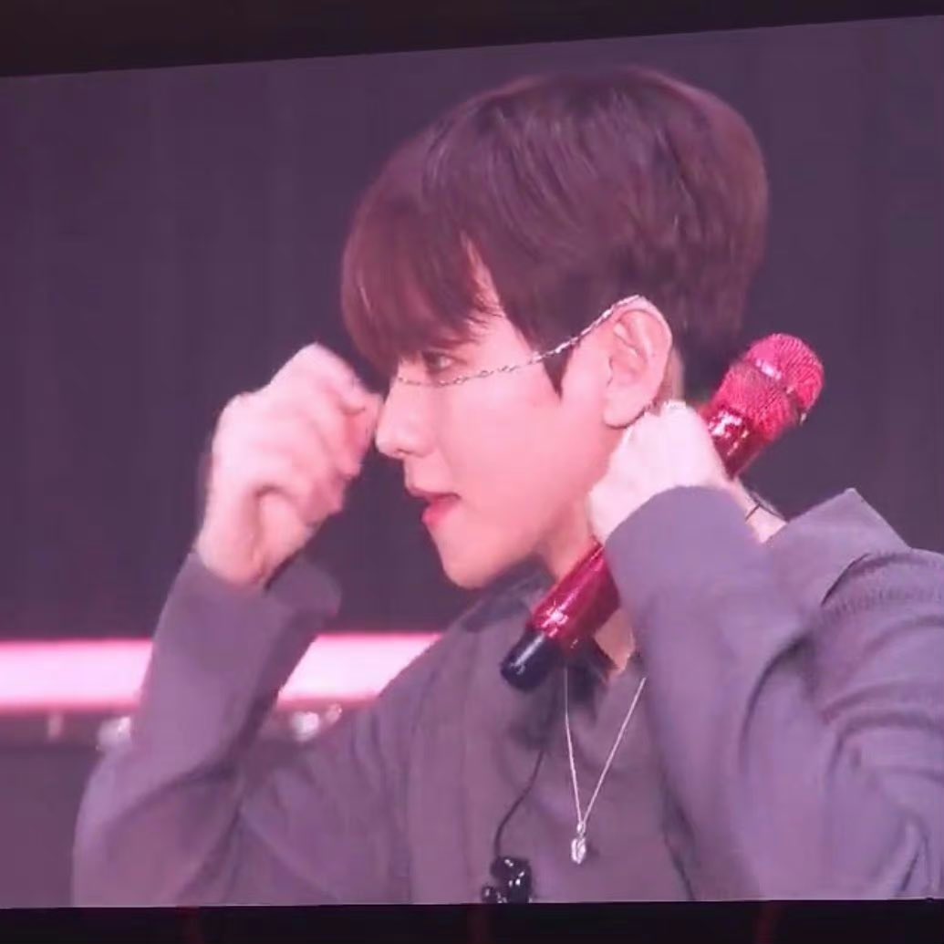 Anialiq's tweet photo. 太好看了呜呜呜
#EXOCLOCK_EXO_FANMEETING 
#EXOCLOCK_D1 
#baekhyun https://t.co/IoEmXZLJCF
