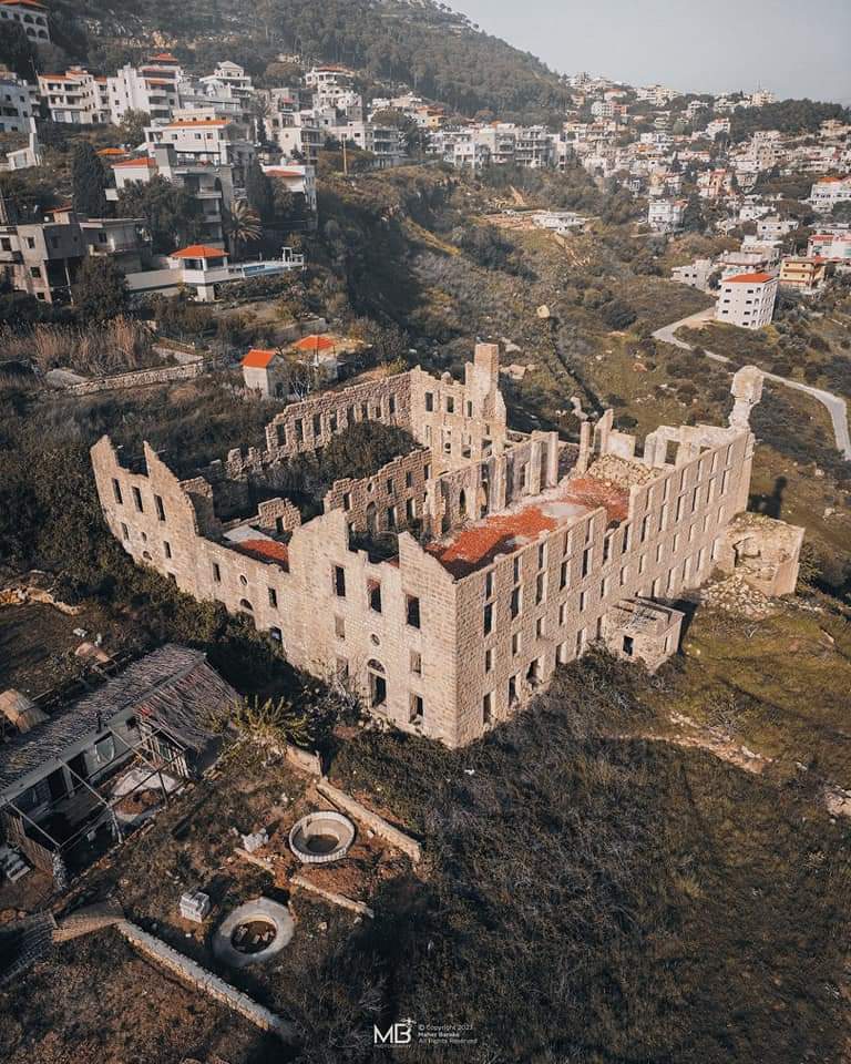 The remains of an ancient archeological Silk Factory in #Kfarmatta #كفرمتى !
(photos by Maher Barake)
.
#LebArchClub #LAC