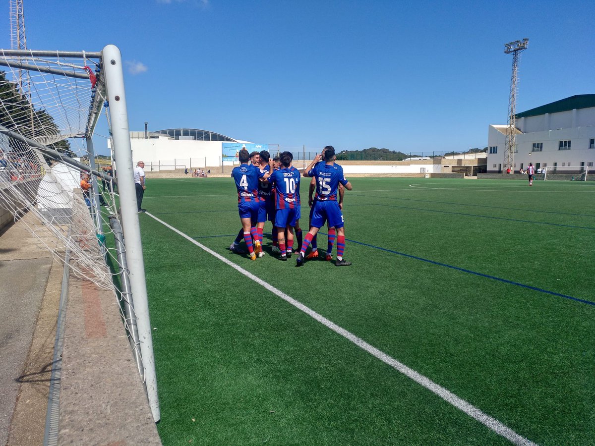 udpoblense's tweet photo. Min 68’ | GOOOOOOOOL de @joansalva5 

@CeMercadal 0-3 #UDPoblense 

#OrgullPobler💙❤️ https://t.co/q6oUhAwLX4