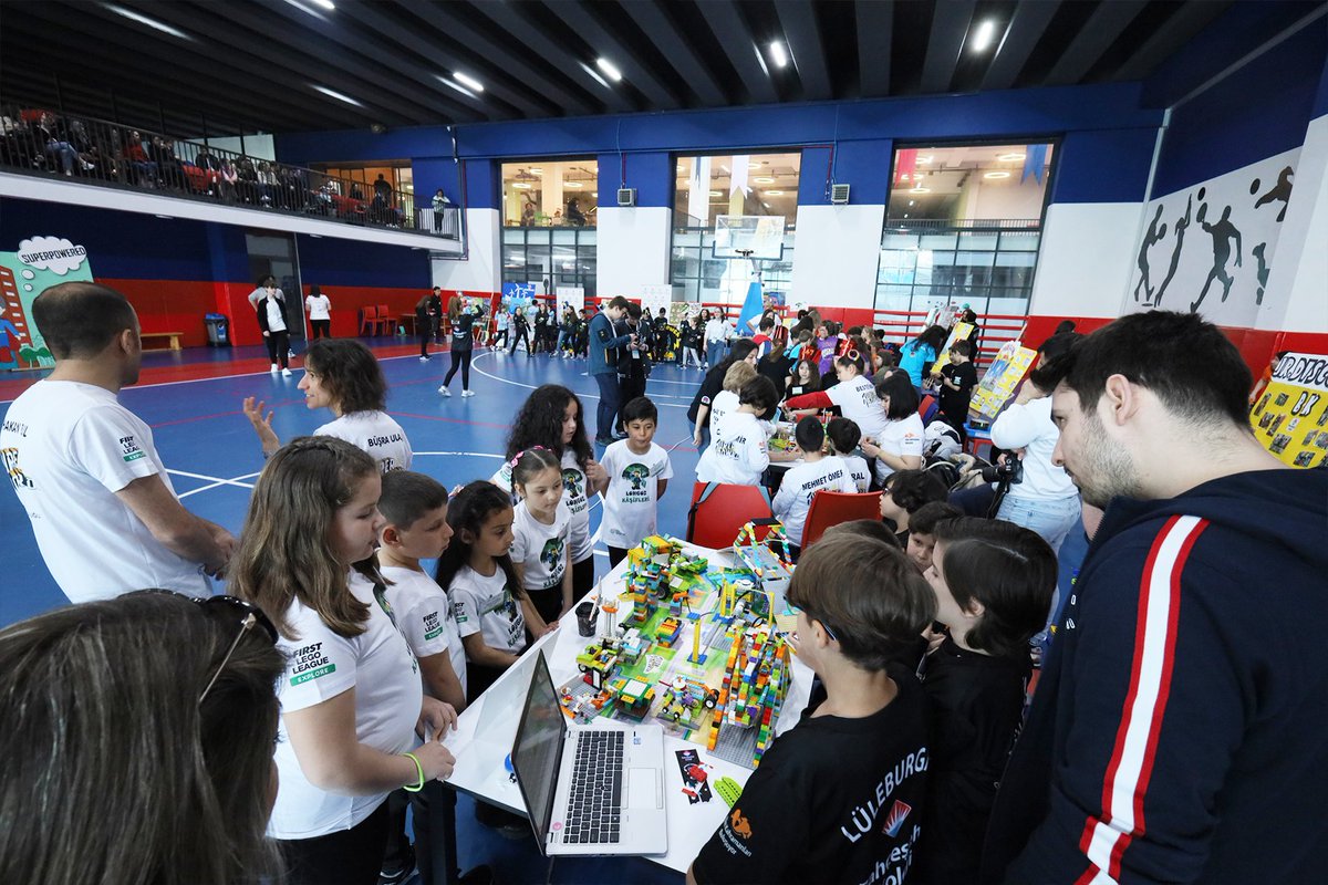 tededirnekoleji's tweet photo. #TEDEdirneKoleji olarak Bilim Kahramanları Derneği koordinasyonu ile düzenlenen #FIRSTLEGOLeague etkinliğine ikinci kez ev sahipliği yaptık. Yaratıcı fikirleri ile etkinliğe renk katan tüm minik bilim kahramanlarını kutluyoruz. 🤖 @BilimKahraman https://t.co/cVuXJcutIt