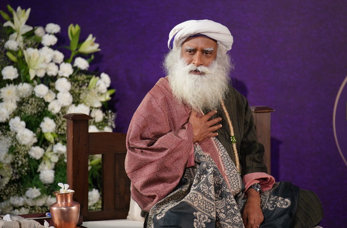 SadhguruJV's tweet photo. #Ambition is a constipated expression of fundamental human longing. No matter what your currency, you are essentially longing to expand in a limitless way. May you know the Bliss of Boundlessness. -Sg
#ETILC https://t.co/rBcp5qDV9J