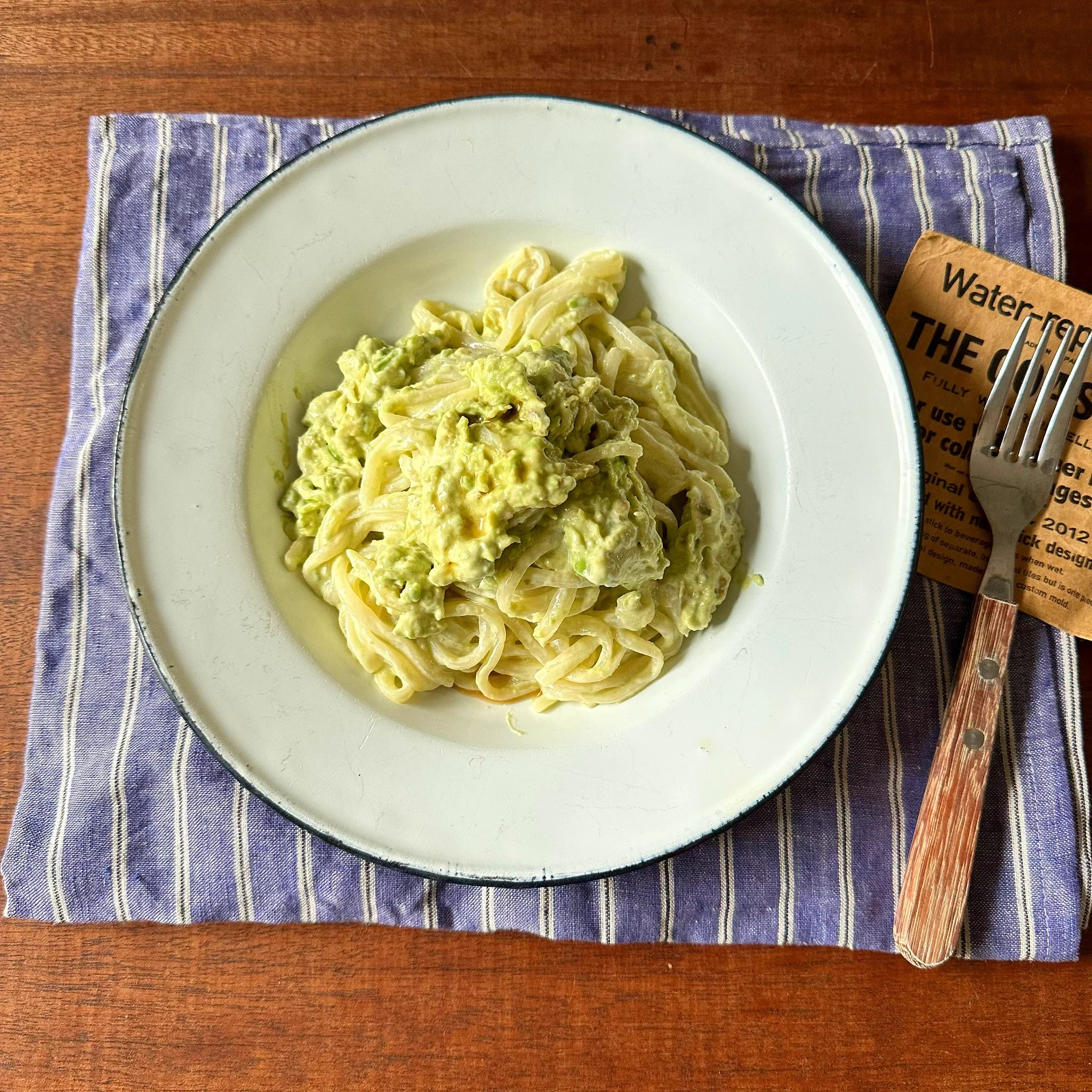 乳製品を使わずシンプルな材料で、なんで？ってぐらいおいしくできる「冷製アボカドクリームうどん」