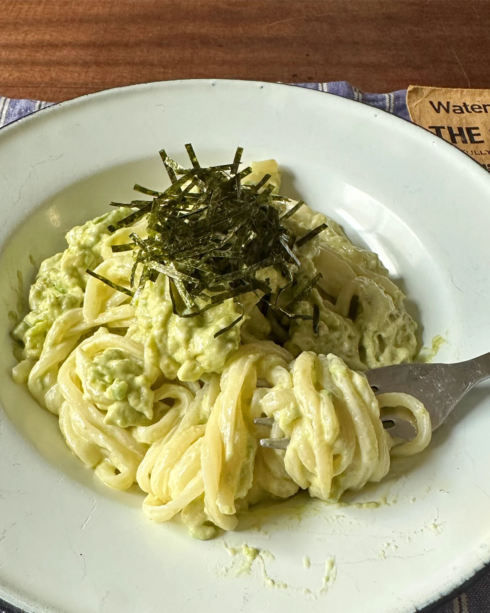 乳製品を使わずシンプルな材料で、なんで？ってぐらいおいしくできる「冷製アボカドクリームうどん」