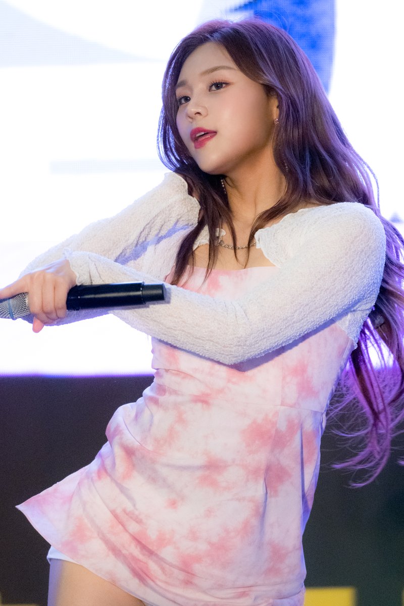 lifeisfunny16's tweet photo. 230407 부산 대한민국 축제 박람회
#비비지 #VIVIZ 
#엄지 #UMJI https://t.co/r2SNaZVLxd