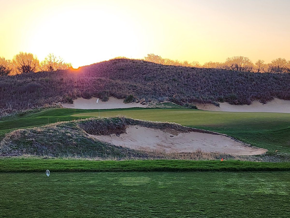 Beautiful day for the Green Jacket <a href="/prairiedunescc/">Prairie Dunes</a> #defendingchamps