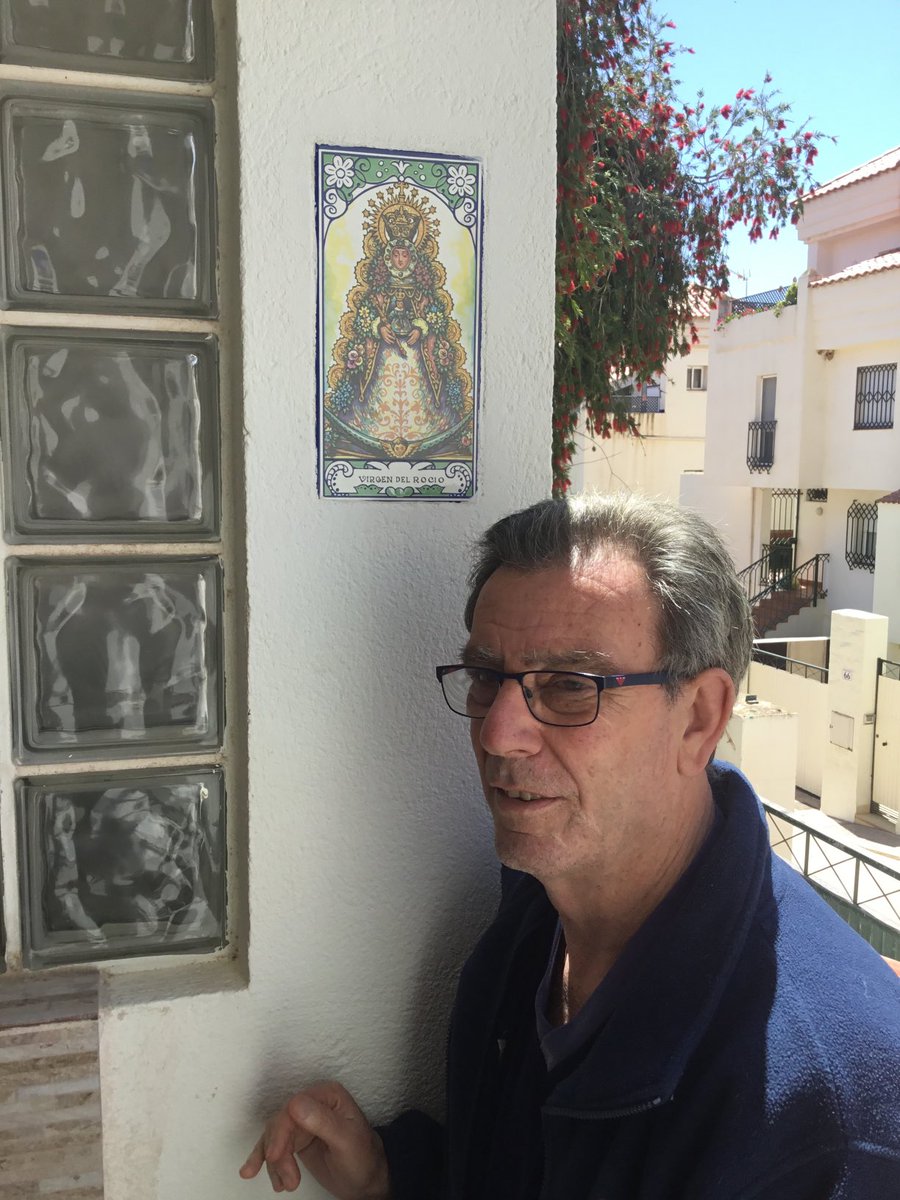 Orgulloso de tener la VIRGEN DEL ROCIO.Qué poca vergüenza tienen los independentistas y no españoles por la falta de respeto.!Viva la VIRGEN DEL ROCIO!