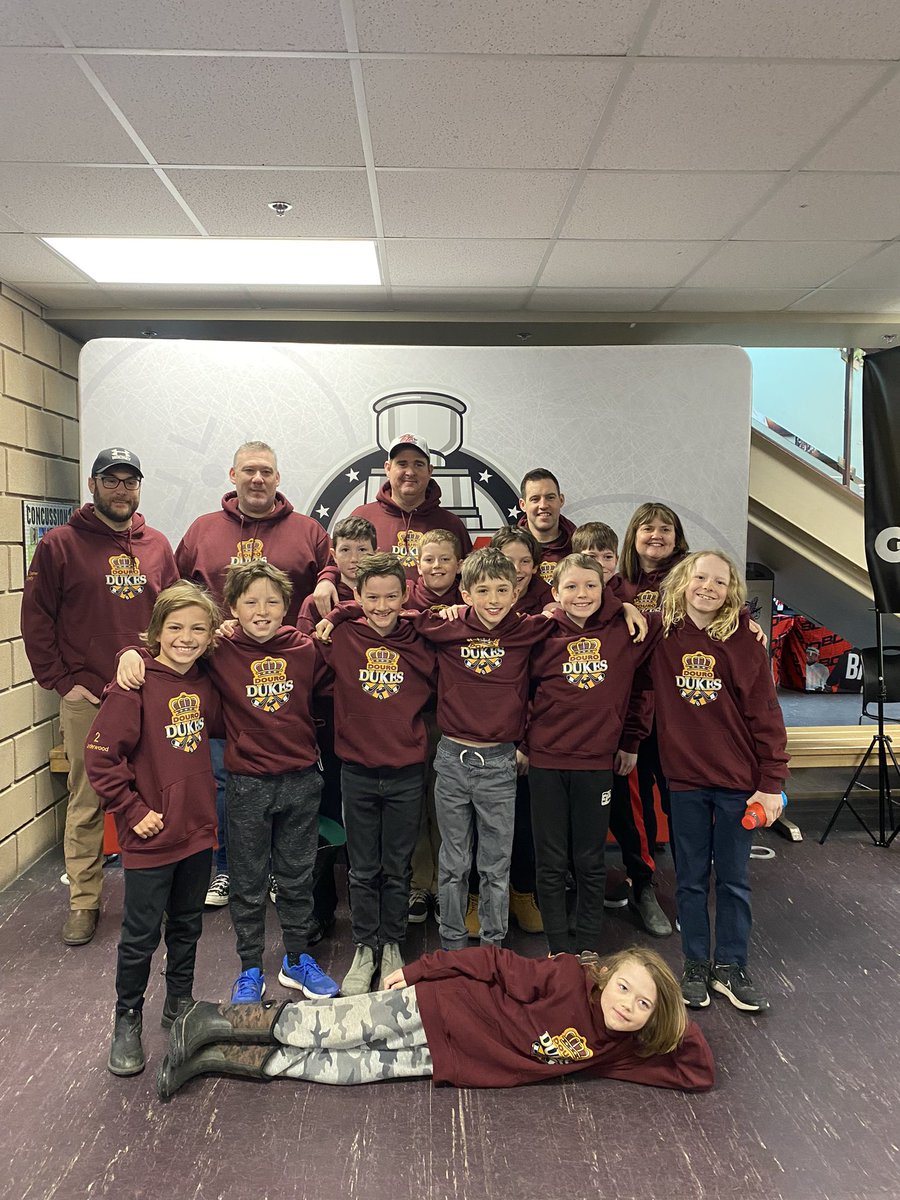 DouroH's tweet photo. Early morning at the OMHA championship! Looking great in our hoodies provide by @HerodFinancial created by Kawartha Embroidery! 
#GoDukesGo @HometownHockey #redhats https://t.co/Fd08F4lKAU