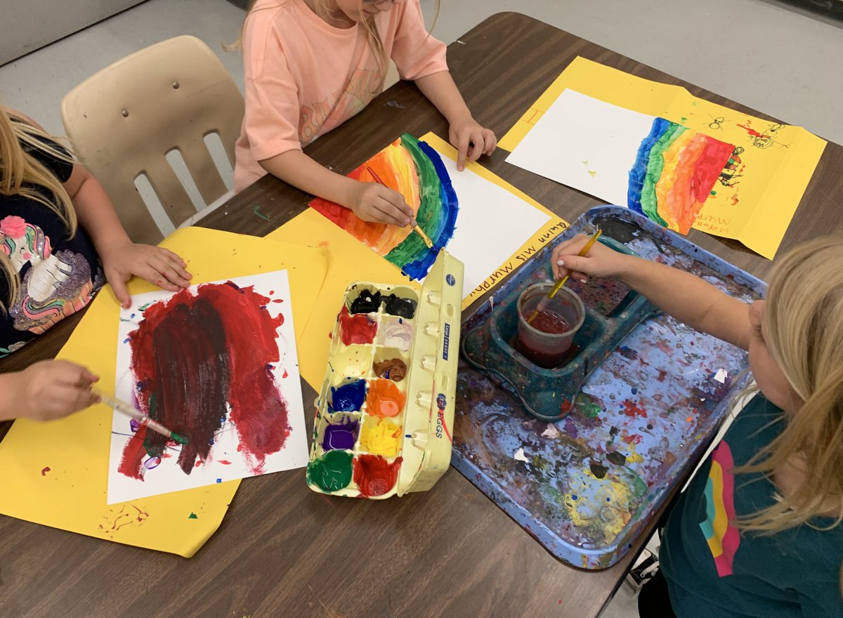mrs_interdonato's tweet photo. First graders are getting ready for next year by transitioning to the studio centers the second graders use. This week we introduced painting! @HorizonElem89 https://t.co/JoMyW6Mabt