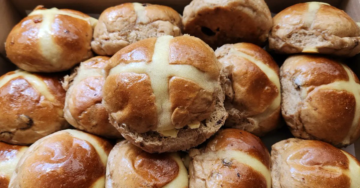 ZAFoodMusketeer's tweet photo. It's Easter weekend. What have you been eating. Me - pickled fish and hot cross buns overload. 
#TheFoodMusketeer
#TheFoodMusketeerCelebrates
#hotcrossbuns #pickledfish #colouredthings https://t.co/XHvifaz5sS