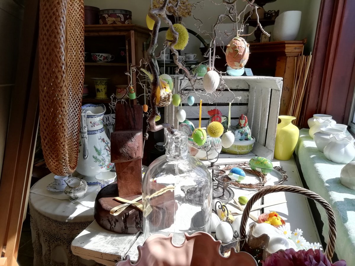 Re Store tweet media