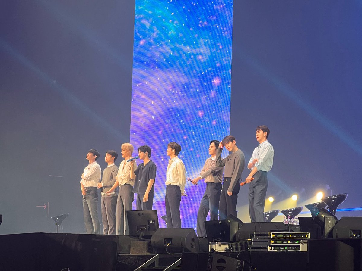 humkjidks's tweet photo. Yang belum pernah liat exo secara langsung, semoga suatu saat nanti kita bisa liat exo dari dekat ya eri😩❤️ terus teriak sepuasnya, nangis sepuasnya😭

Paling engga, sekali seumur hidup😭🙏🏻 
 
#TimeForEXO 
#EXOCLOCK_D1 
#11thYEARSWITHEXO
#Eterna11oveForEXO
@weareoneEXO https://t.co/GzdolBw8v6
