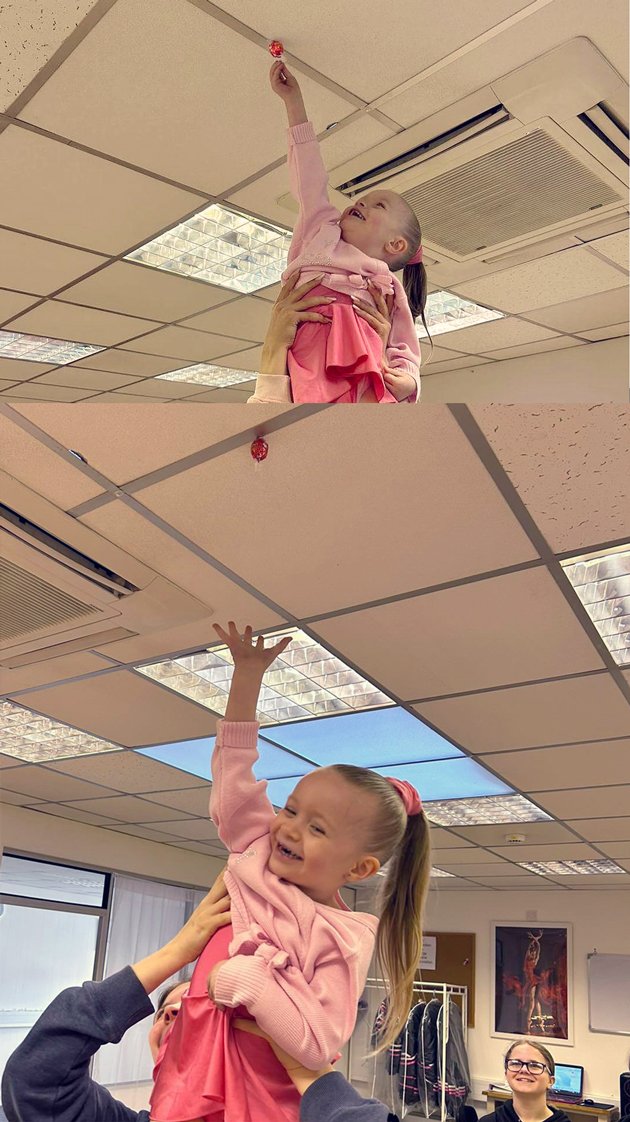 🥚 A bit of #Easter Egg hunting fun this morning with the Saturday groups and their helpers! The #EasterBunny has obviously dropped by Degas Studios🐇