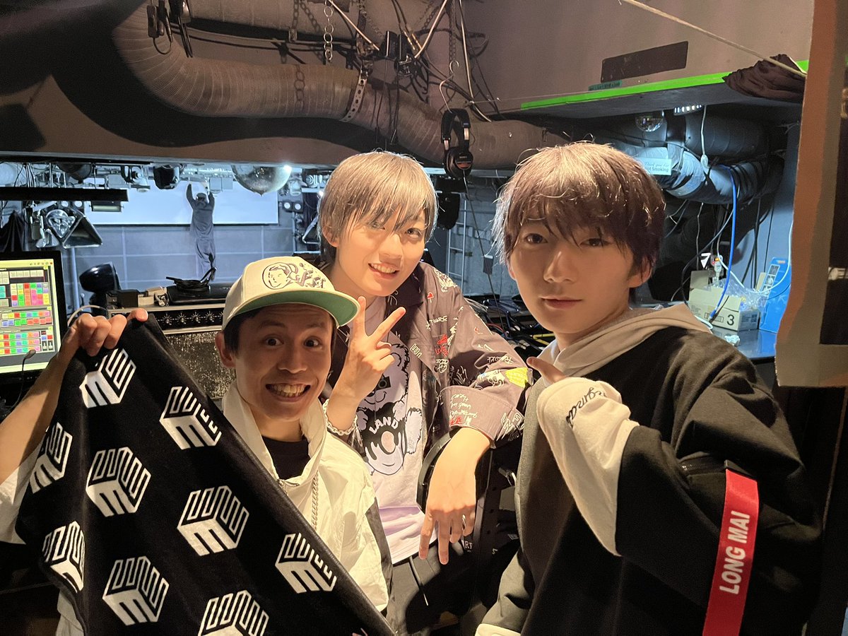 eaeran_staff's tweet photo. EAERAN 1st LIVEにお越しくださった皆様ありがとうございました‼️

皆様により楽しんでいただけるよう努めて参りますので、今後もEAERANの応援宜しくお願い致します✨

サポートDJとして参加して頂いた、
interGALACTICAさん@HAAW_IG と🎧 https://t.co/Qd1EeonrcK