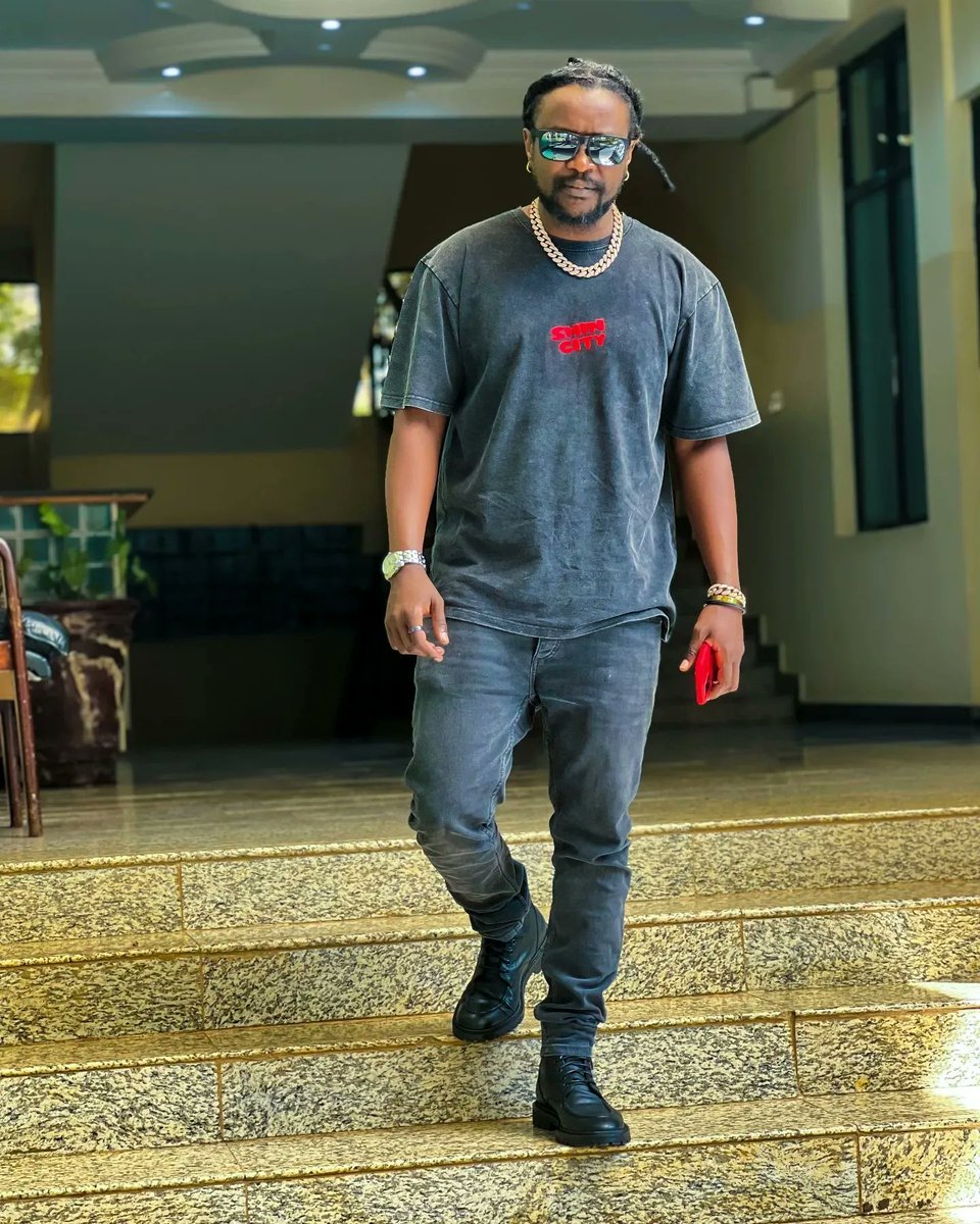 NairobiGossips's tweet photo. Happy 42nd Birthday To Nyashinski 🥂🎈🎈🎂.
What's is you favorite song by Nyashinski? https://t.co/ZzZxSph90m