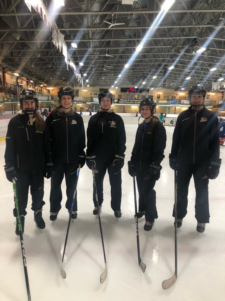 Shout out to our Ice Breakers helping out at the U9 Jamboree today! Giving back to the game is so important and our girls step up every opportunity they get! Way to go Heidi, Emma, Julia, Sydney Jane and Emily! 💫