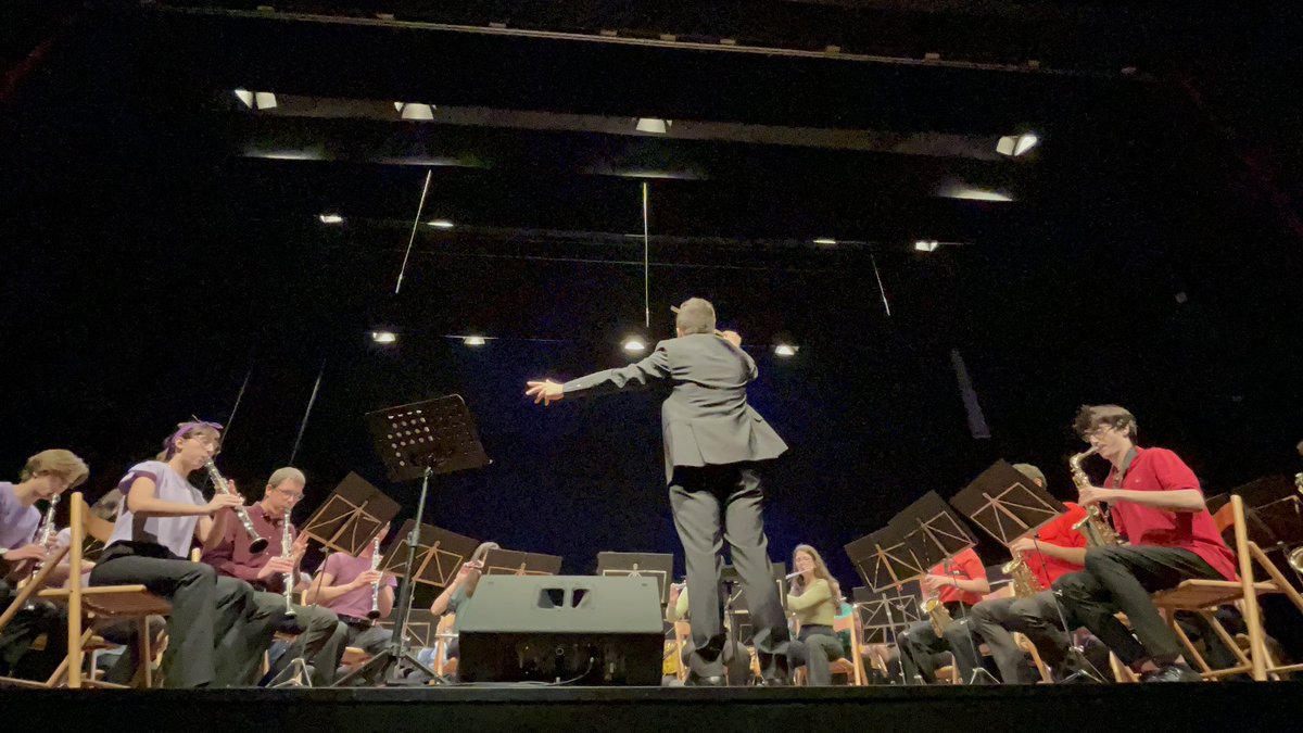 amcv1999's tweet photo. Que bé ens ho vam passar al Concert de Primavera☺️💐🎶🎺🎷🪈🥁 
Ara només ens queda donar-vos les gràcies a tots els que vau venir a veure’ns🙋🏼‍♀️🙋🏼‍♀️🙋🏼‍♀️ Esperem que us ho passéssiu tan bé com nosaltres!!!!
Ens veiem a la pròxima!

#CerdanyolaDelValles #AMCV #música #concert #primavera https://t.co/YfzDHXe73n
