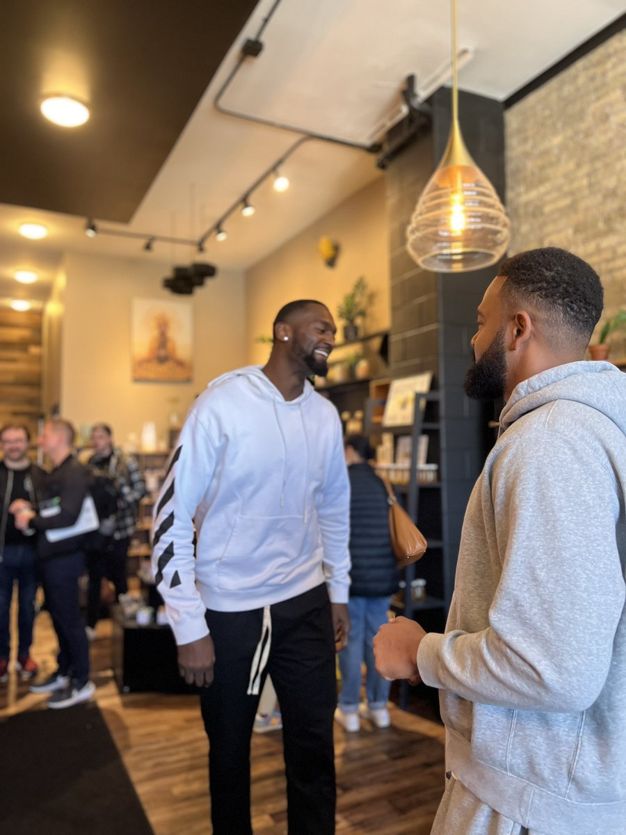 BklearH2o's tweet photo. The underdogs of the water world met Mr. Underdog himself @BPortistime today at @honeybeesagewellness. I appreciate you sis! We need to get Bobby on a @BklearH2o box…He is Milwaukee; Changing the world one day at a time.💪🏾🏀💧
#premier #alkaline #water #nurse #love  #bklearh2o https://t.co/XmdD0VUsqw