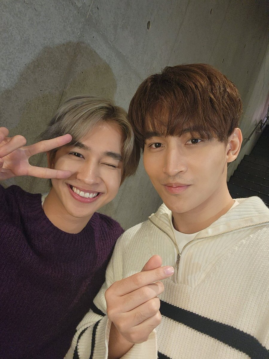 misyiiipp's tweet photo. โอห์มฟลุ้ค              vs             ตะวันบราวน์นี่

//เป็นการหัวจุ่มที่ความน่ารักเต็มร้อยให้ล้านทั้งสองภาพเลย~

Cr. @.Fluke_Official https://t.co/btHanp77rU