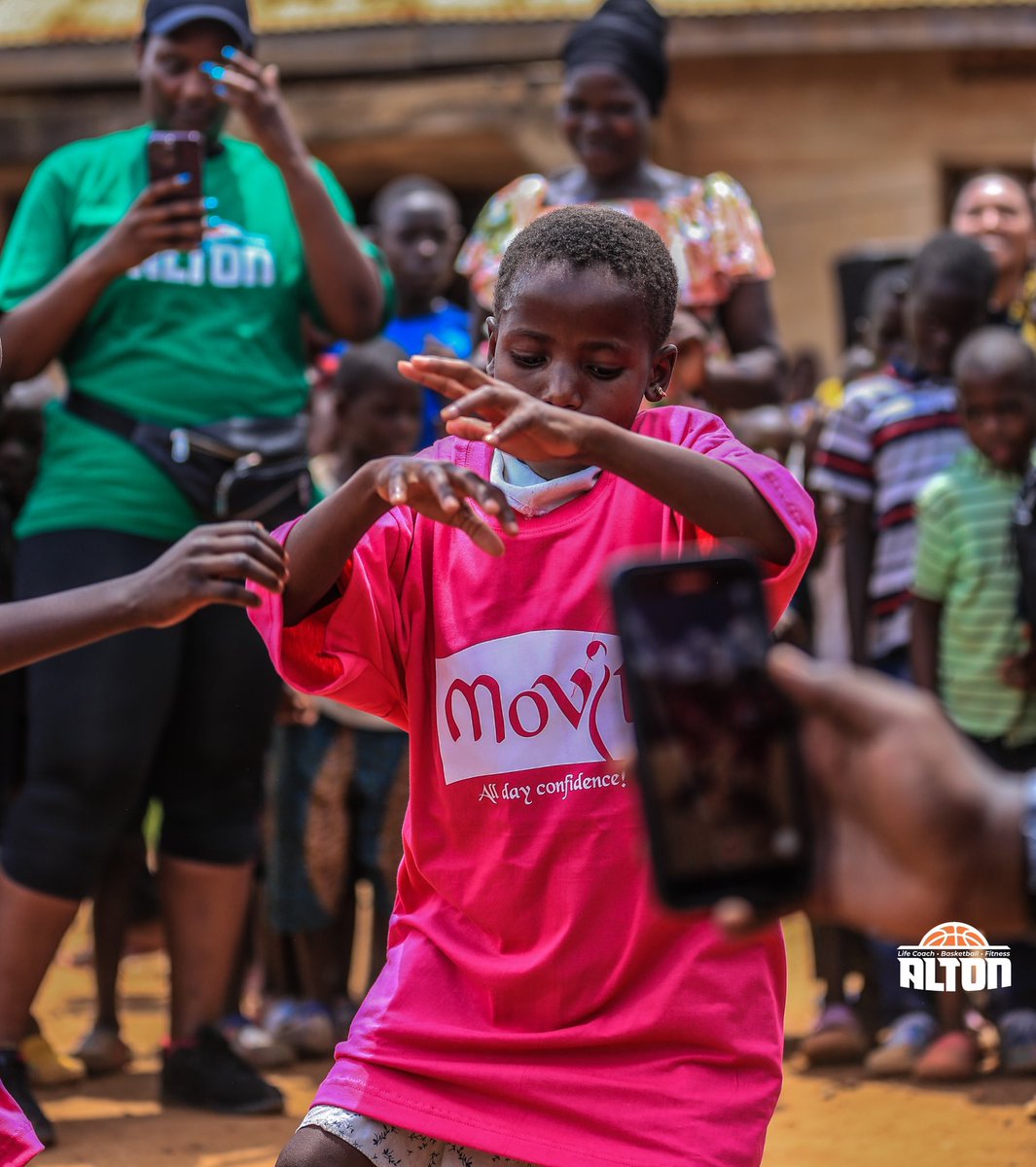 Alt0nBasketball's tweet photo. Happiness exists Only in Acceptance 😊
Thank you 👏 @MovitProductsUg  for bringing smiles and happiness in the #NaguruSlums. 

#EasterInSlums #SportsForYouthDevelopment https://t.co/VYDeSuZDNZ