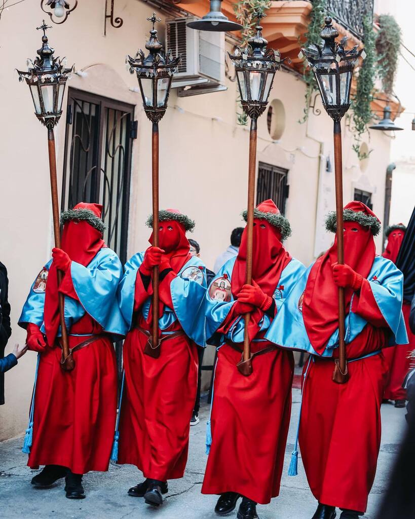 Ho avuto difficoltà a riassumere questi due giorni in sole 10 immagini.
Probabilmente pubblicherò un reel più immersivo.

Se vuoi vedere l’album completo nelle storie trovi il link.

Buona Pasqua da Gallipoli.
.
.
.
.
.
.
.
#cartolinesalentine #settimanasanta #processionedei…