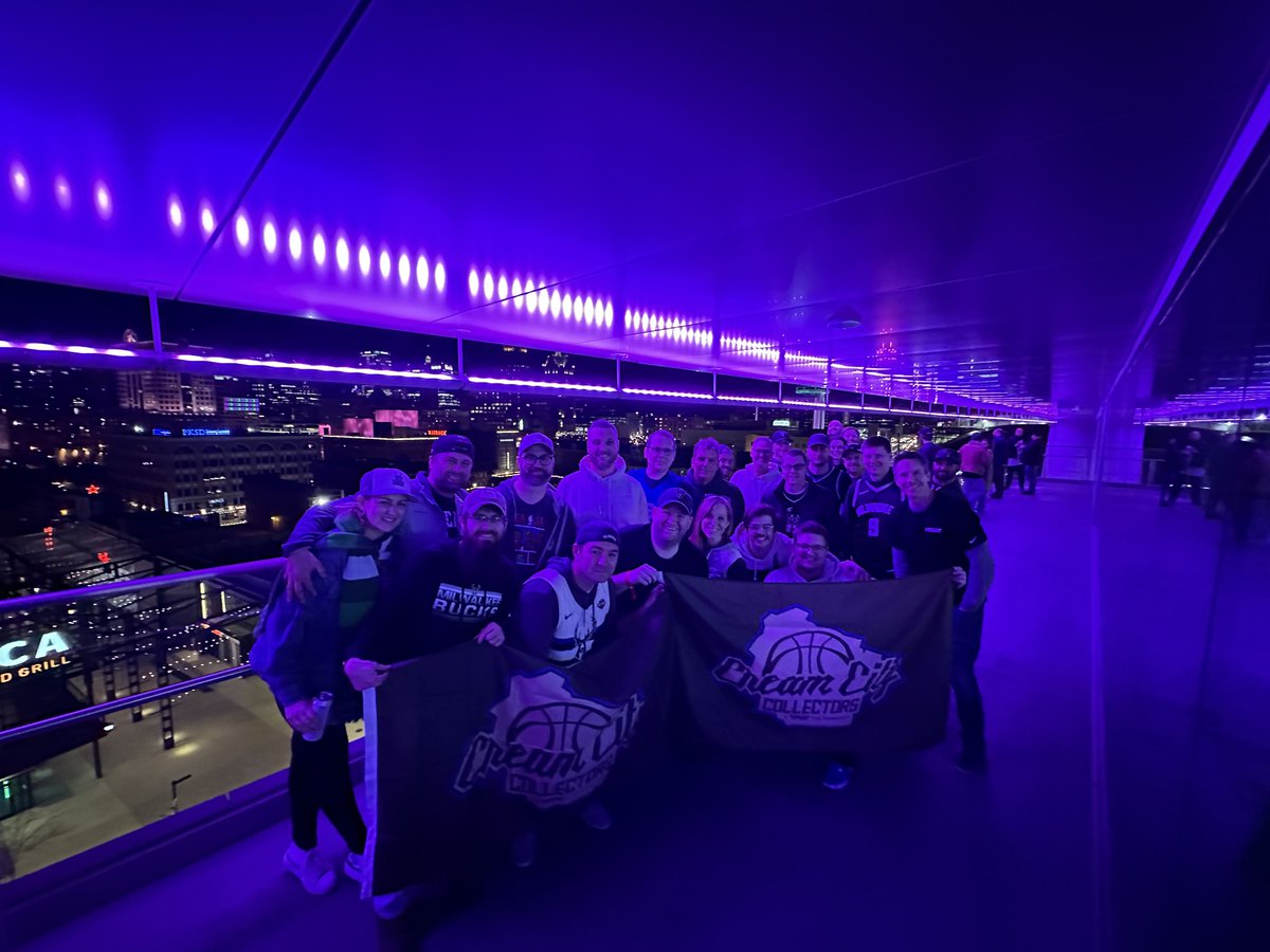 BucksTopshot's tweet image. Final home game of the 🦌regular season!

The CCC was out in 👊 to 🎉@bucks Fan Appreciation Night!

2⃣4⃣ collectors on the ledge!
6⃣ collectors in the seats!

Been active this season? Want to score playoff🎟️? Tune back in Sunday for details!

#nbatopshotthis #fearthedeer