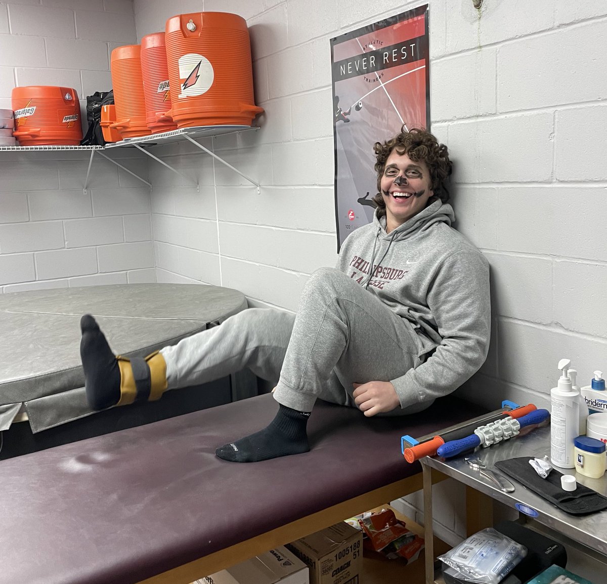 Stateliners_ATC's tweet photo. This is what happens when you have practice at 7:30am on a Saturday and your coach says he’s suiting up to play you #goliners #earlymorningpractice #lacrosse @PHSStateliners https://t.co/d5NDAPzL3X