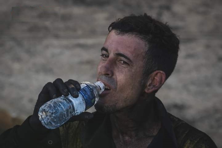 DrRobertoMOjeda's tweet photo. Ha sido una noche larga, se trabaja sin descanso. El esfuerzo es inmenso y los rostros de muchos jóvenes emergen de las cenizas, continúan las labores por encontrar lo antes posible al compañero desaparecido. #ElCorazónEnMatanzas https://t.co/3R2zW3jNhs