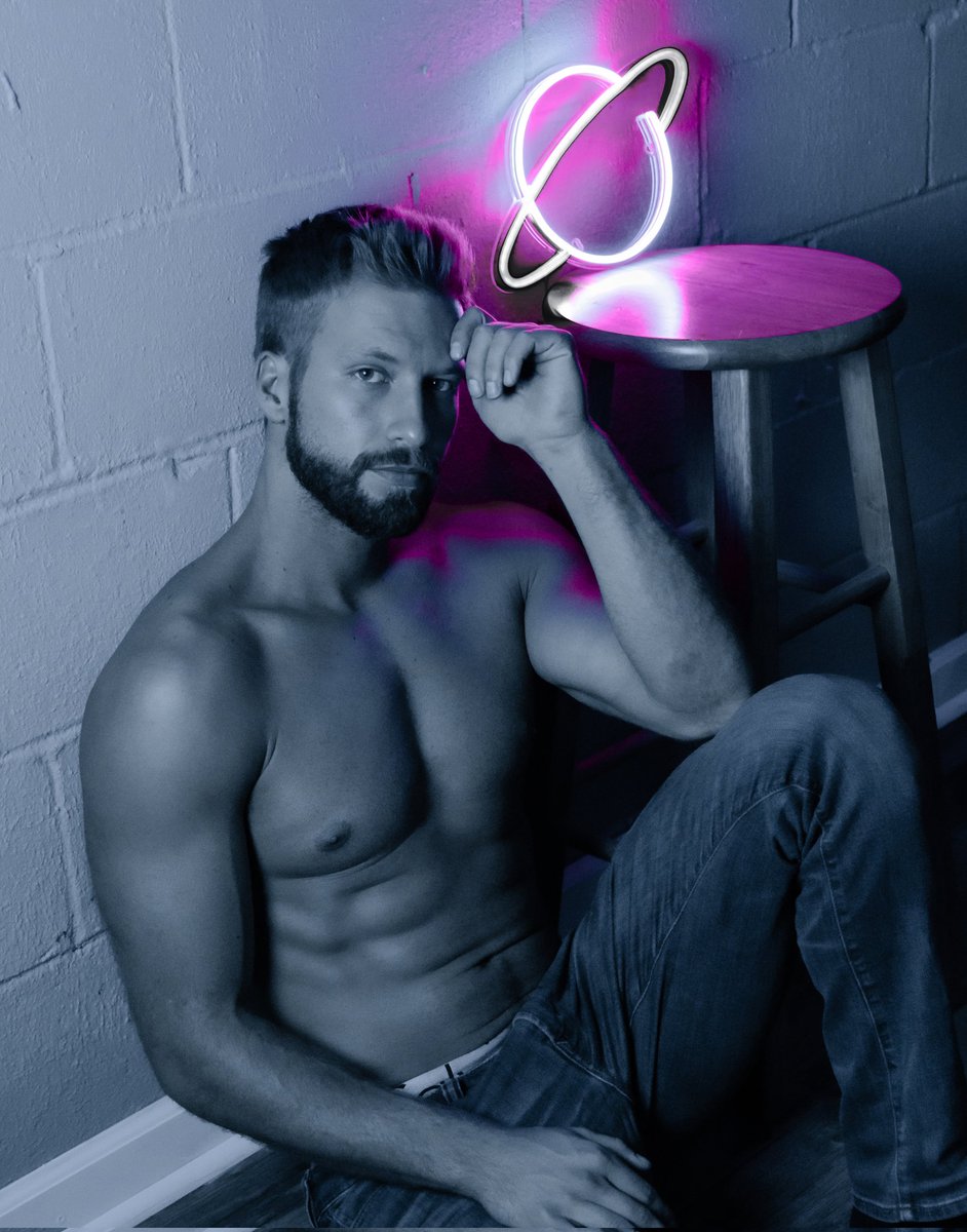 #muscle #fit #muscles #personaltrainer #personaltraining #gymrat #gymrats #fitnessaddict #fitnessmodel #fitnesslife #guyswithbeards #neonlights #dnamagazine